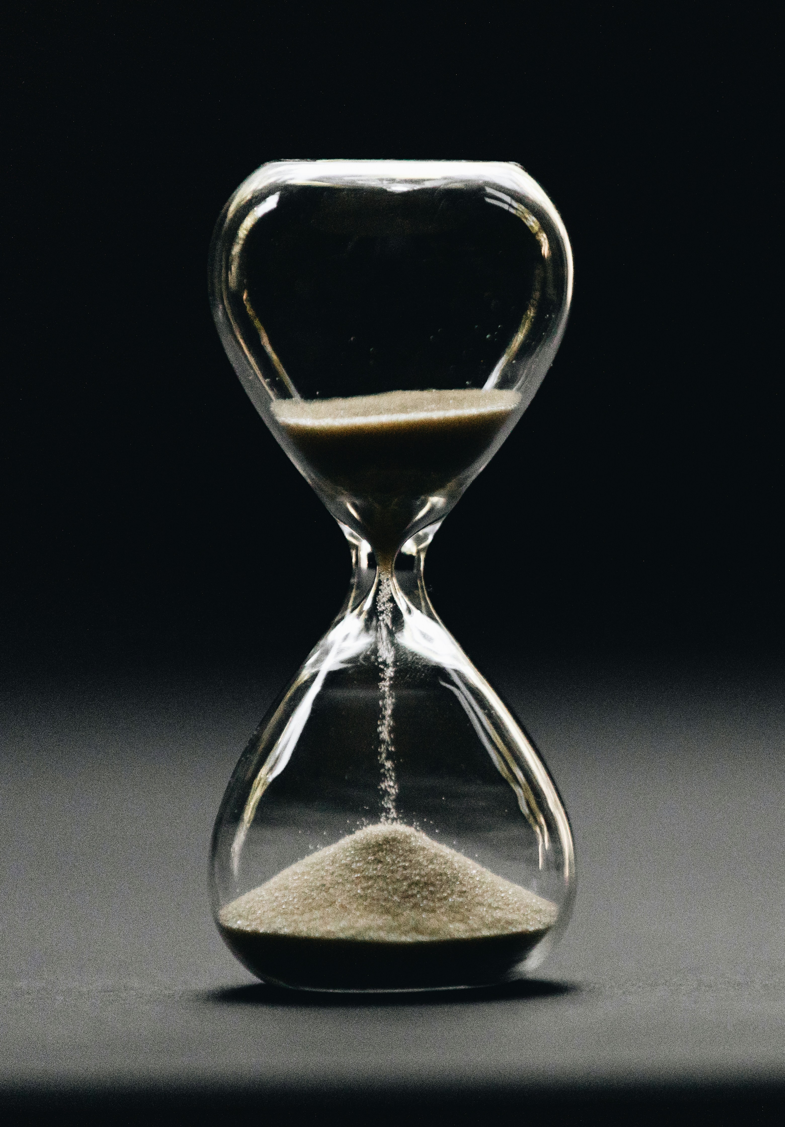 Hourglass representing the mortgage closing timeline